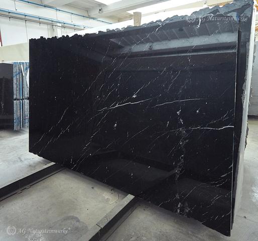 nero-marquina-marmor-rohplatte-luxus-ag-natursteinwerke.jpg